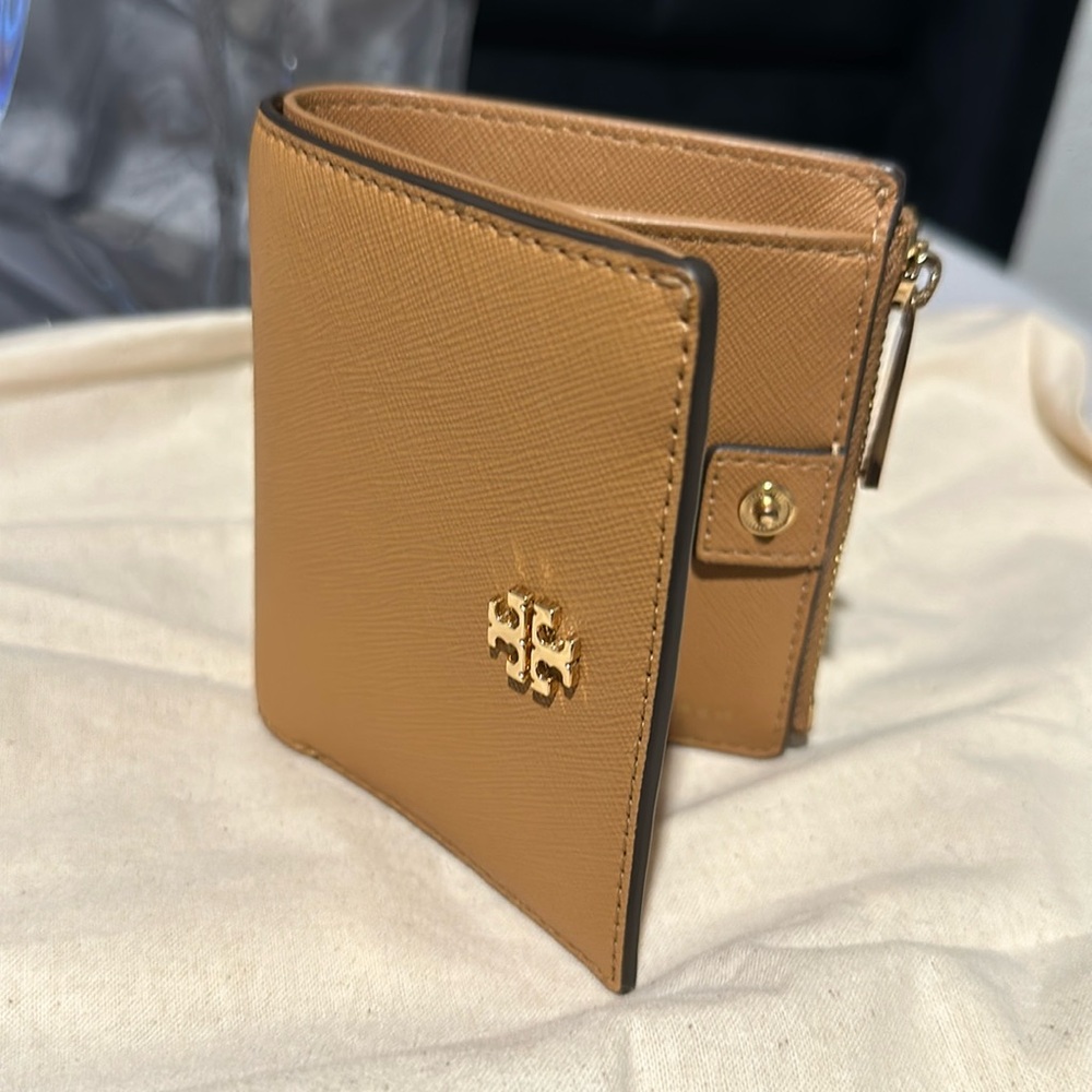 Tory Burch wallet - Like new